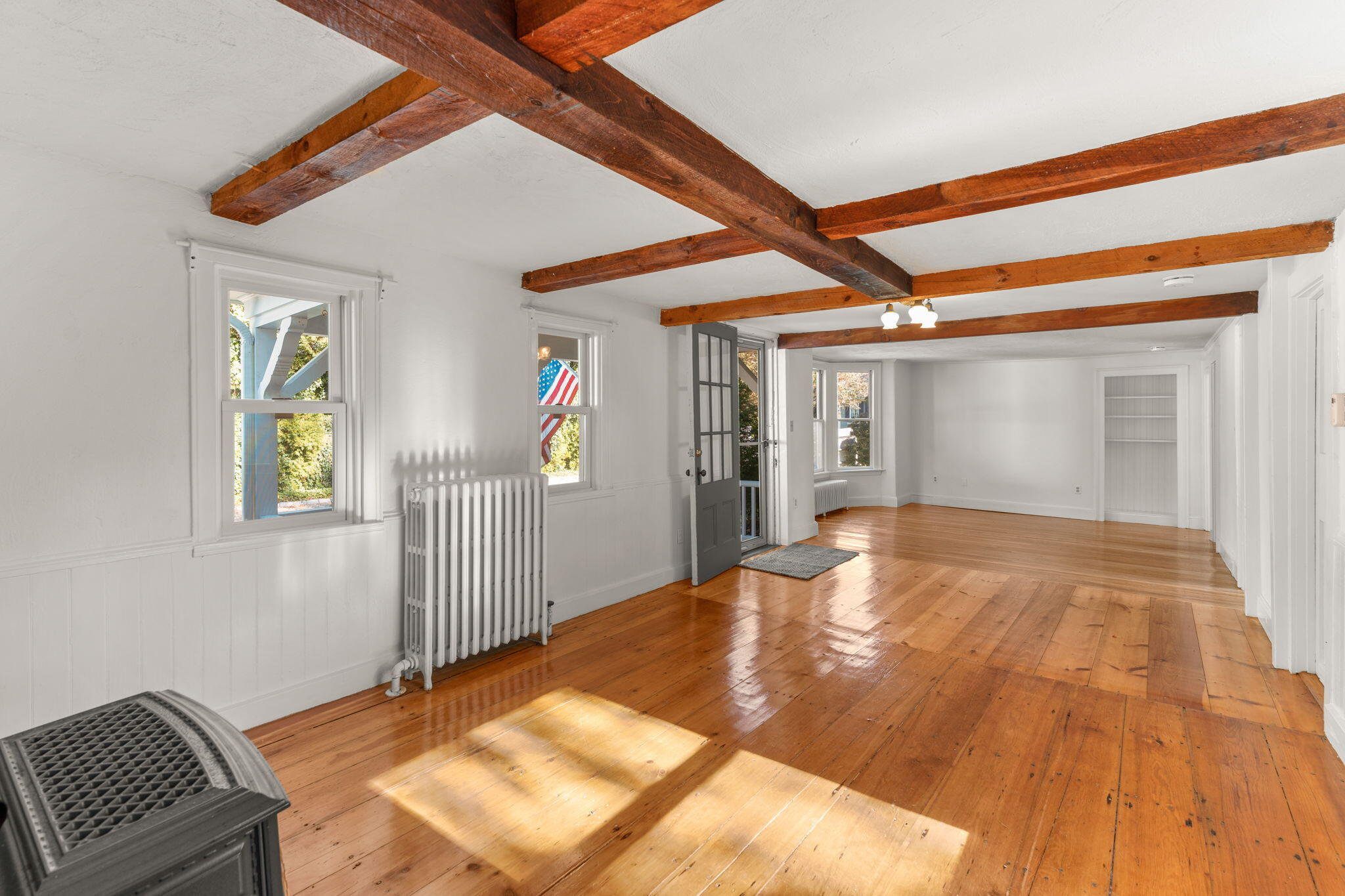 1208 County Road Cataumet, MA 02534 - Photo 6 of 40 a view of an empty room