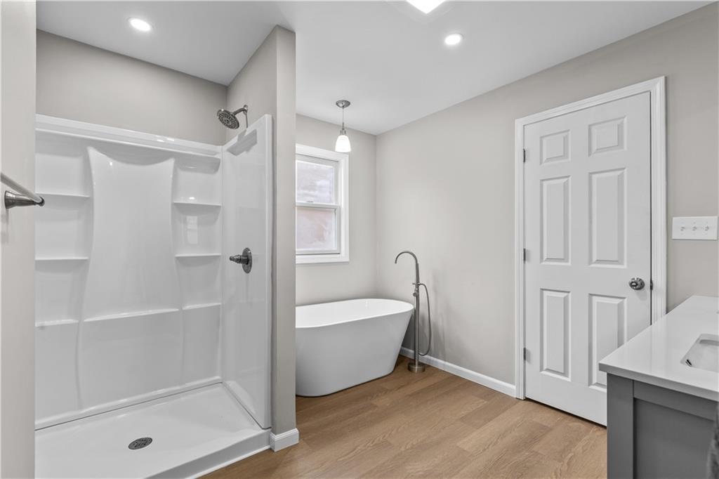 830 Adelaide Street Pittsburgh, PA 15219 - Photo 22 of 32 Main bathroom on upper level