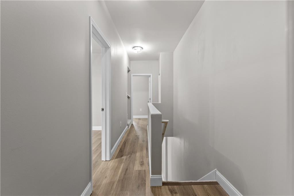 830 Adelaide Street Pittsburgh, PA 15219 - Photo 25 of 32 Second level hallway