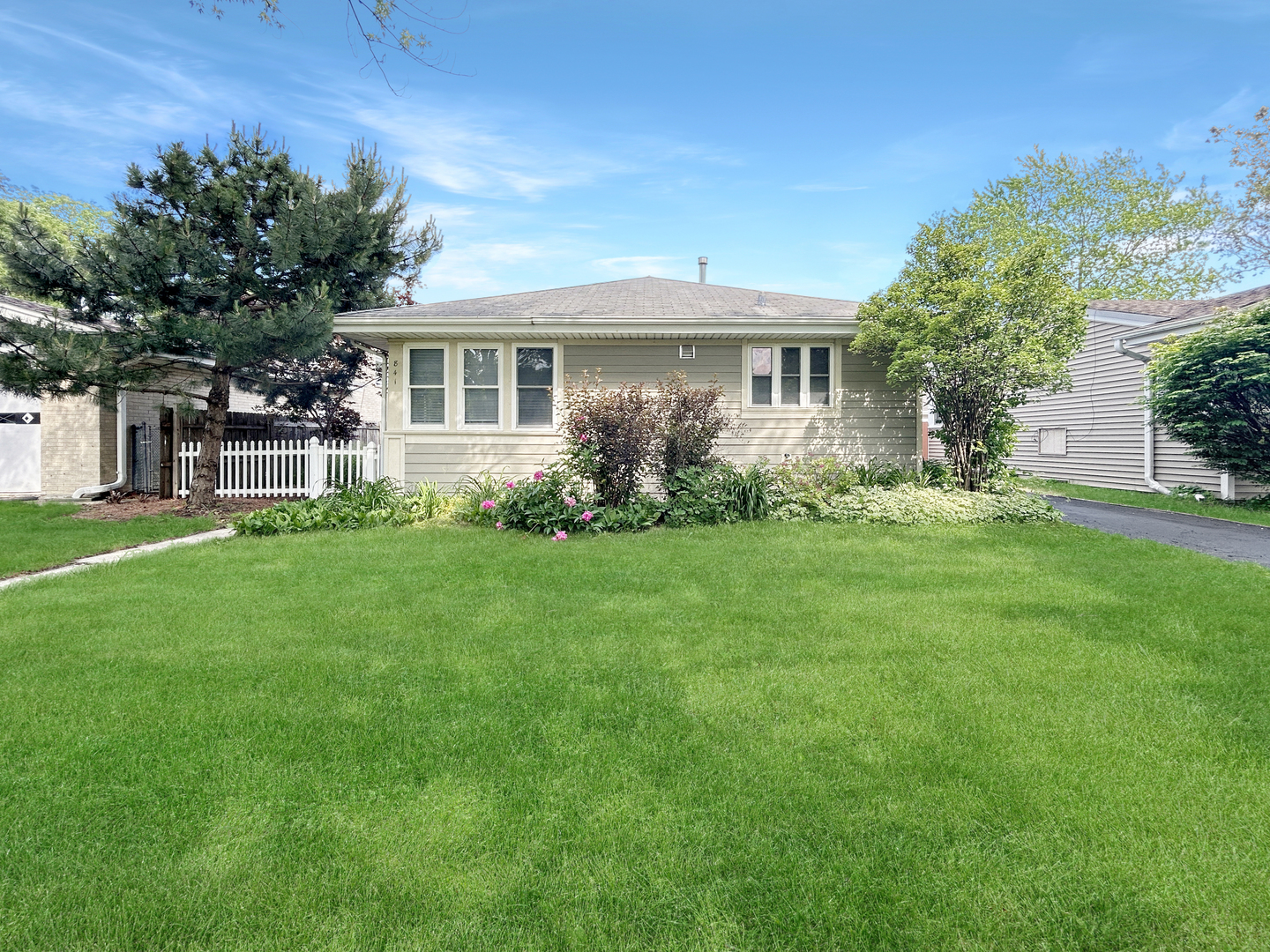 841 Goodwin Drive Park Ridge, IL 60068 - Photo 2 of 22