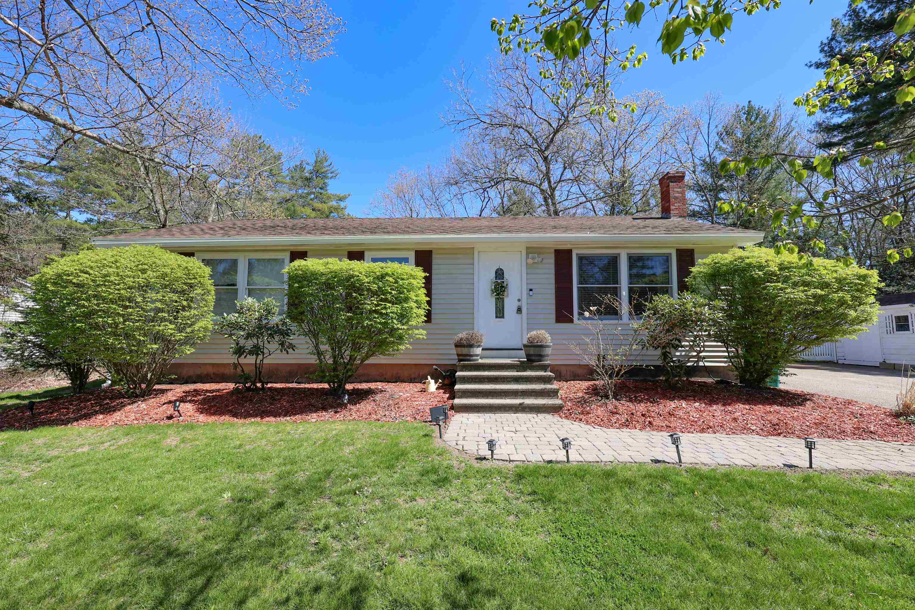 82 Riverside Drive Fremont, NH 03044 - Photo 1 of 30