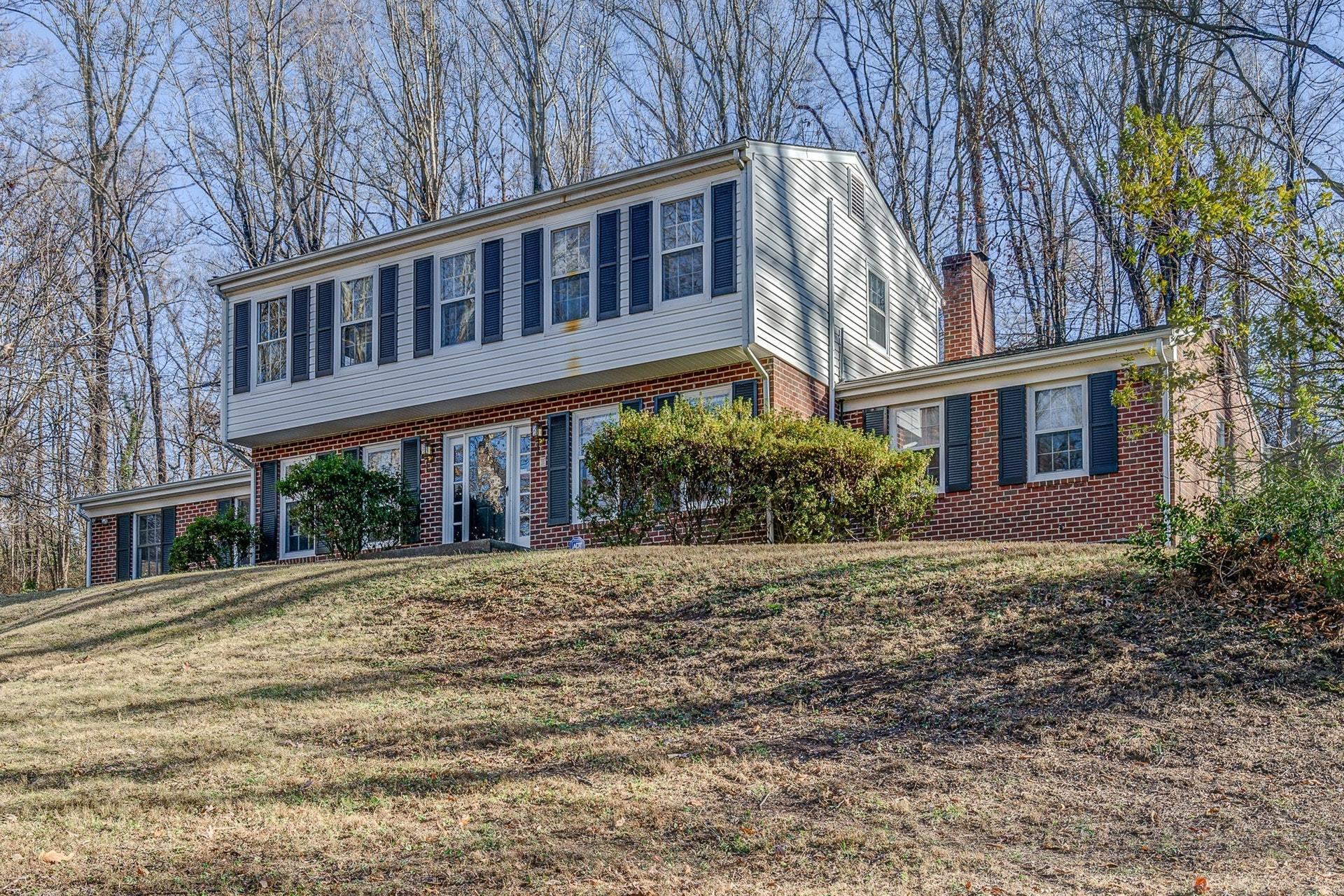 3742 Forest Road Roanoke, VA 24015 - Photo 2 of 51 002-334146-3742 Forest Rd SW 002_8449667