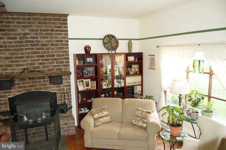 2165 Mayberry Road Westminster, MD 21158 - Photo 12 of 21 Living Room