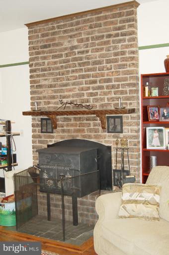 2165 Mayberry Road Westminster, MD 21158 - Photo 3 of 21 Living Room