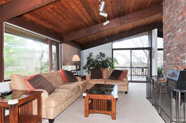 11 Valley Road Southborough, MA 01772 - Photo 2 of 14 Gallery Image 2