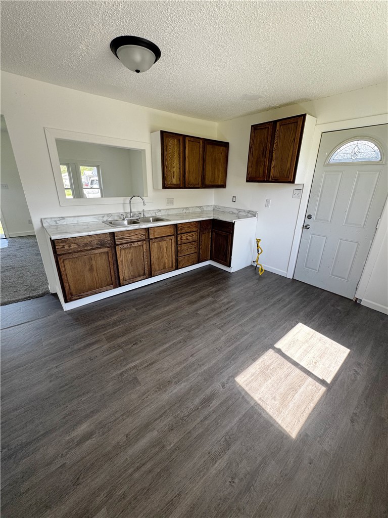 1875 West Cushing Street Decatur, IL 62526 - Photo 2 of 6