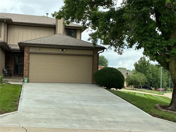 $279,900 | 4205 Country Lane, Unit C, St. Joseph, MO 64506