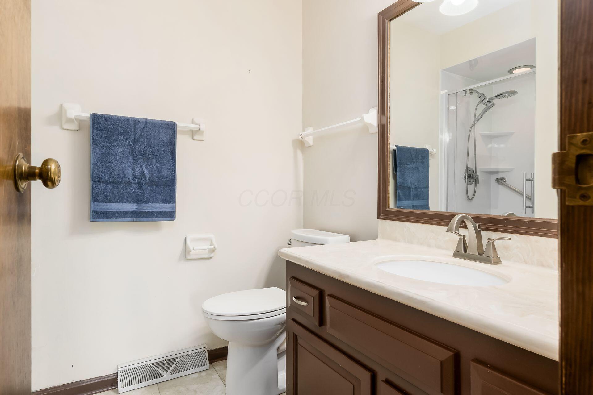 4765 Coach Road Columbus, OH 43220 - Photo 35 of 47 Guest Full bath located across the hall from Bedroom 2