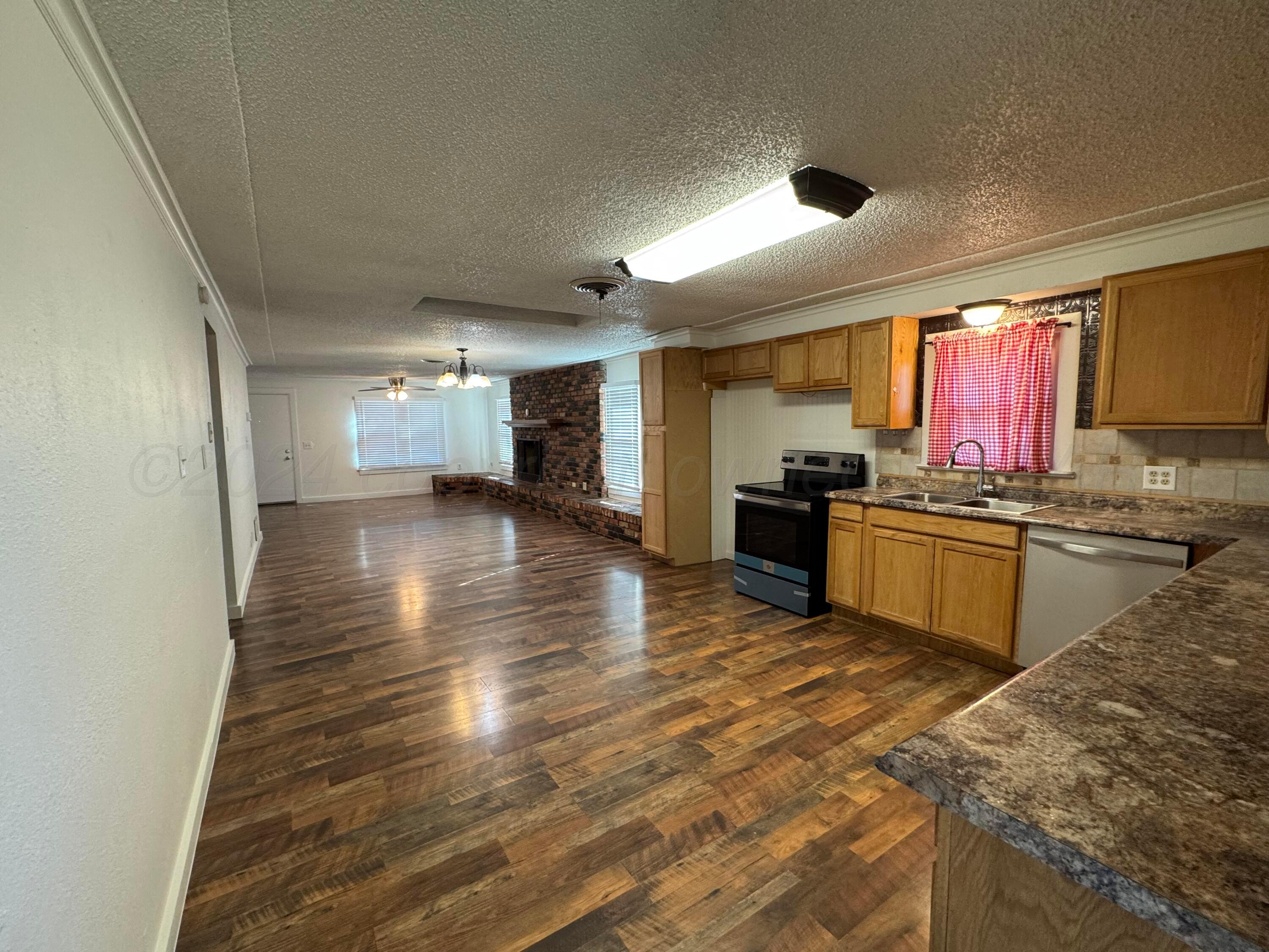 600 13th Street Vega, TX 79092 - Photo 3 of 22 Kitchen / living room