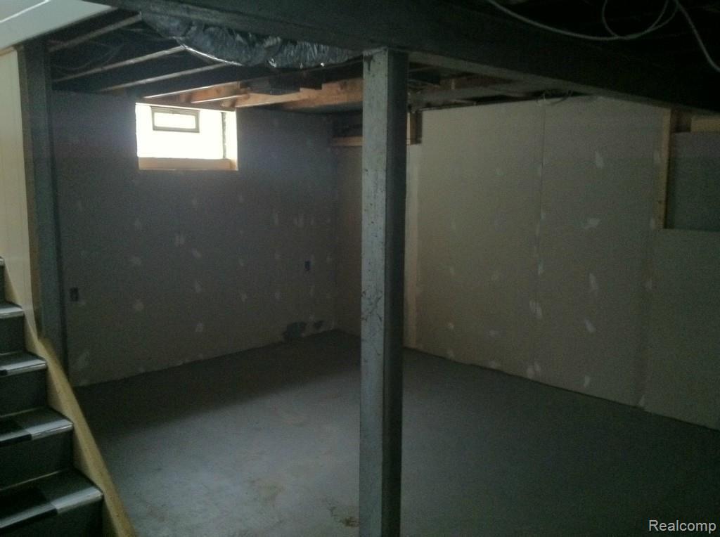 2158 Dorothea Road Berkley, MI 48072 - Photo 19 of 23 iphone 336.jpg