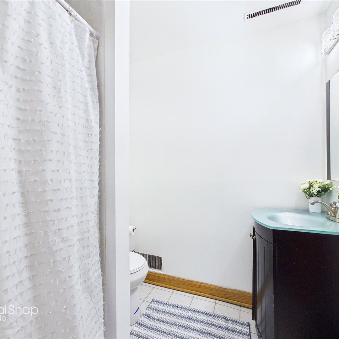 2611 Walnut Avenue Evanston, IL 60201 - Photo 13 of 36