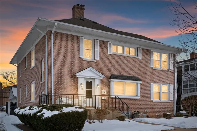 $1,100,000 | 2611 Walnut Avenue, Evanston, IL 60201