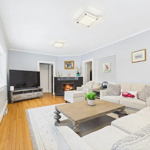 $1,100,000 | 2611 Walnut Avenue, Evanston, IL 60201