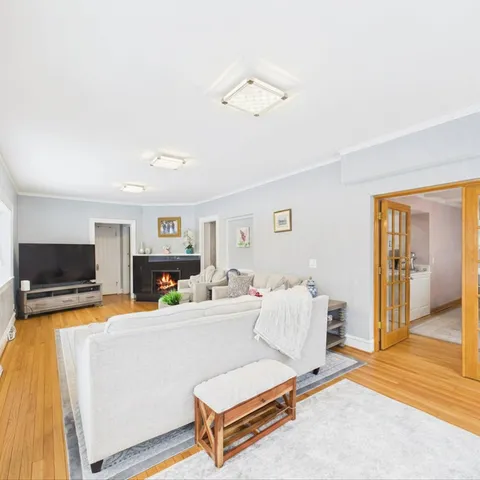 $1,100,000 | 2611 Walnut Avenue, Evanston, IL 60201