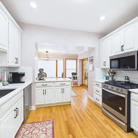 $1,100,000 | 2611 Walnut Avenue, Evanston, IL 60201