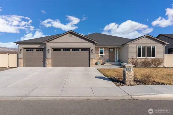 $764,900 | 755 South Perry Avenue, East Wenatchee, WA 98802