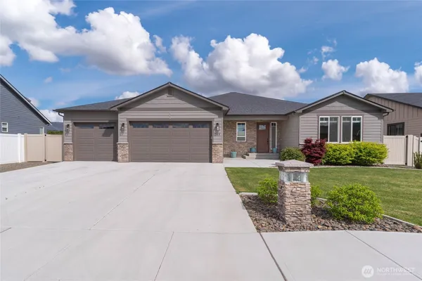 $764,900 | 755 South Perry Avenue, East Wenatchee, WA 98802