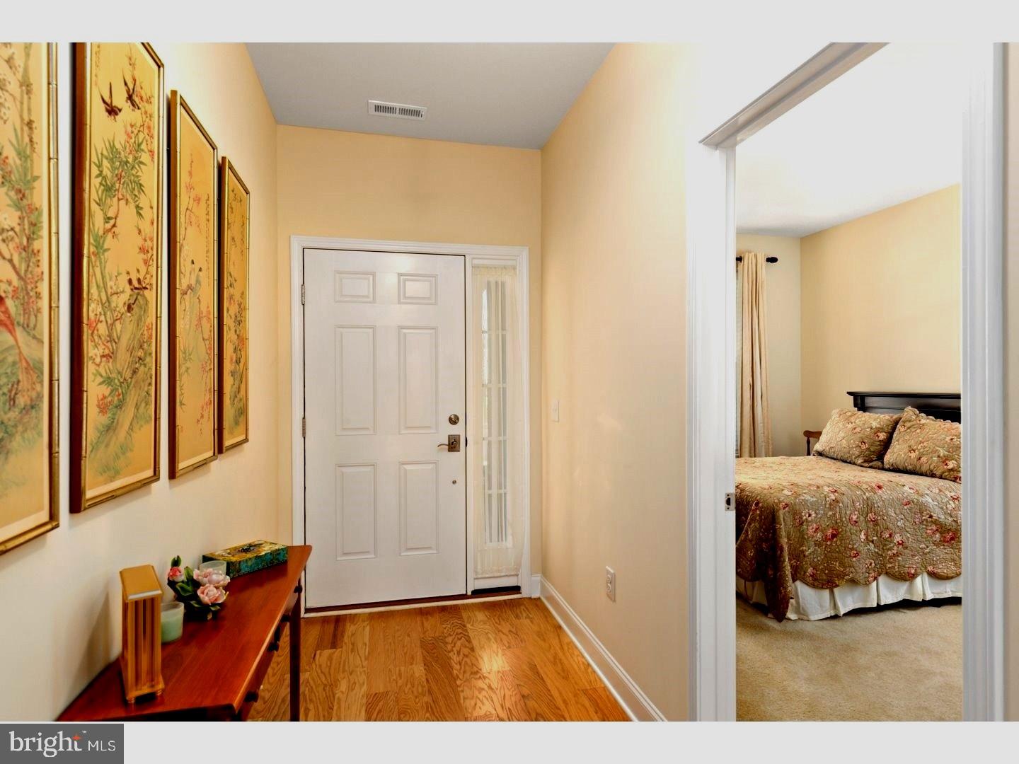 14 Montclaire Road Medford, NJ 08055 - Photo 5 of 22 Foyer