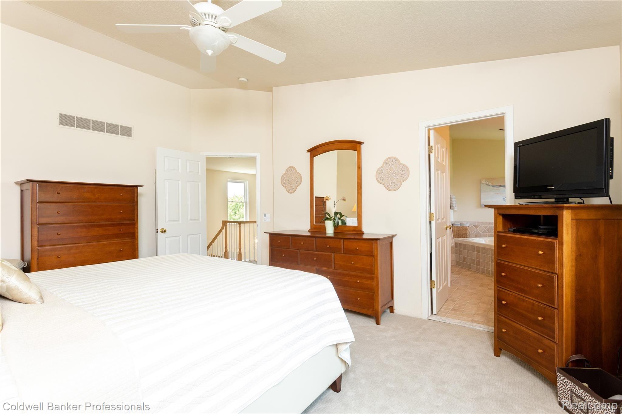 1551 Scio Ridge Road Ann Arbor, MI 48103 - Photo 22 of 44 Master Suite