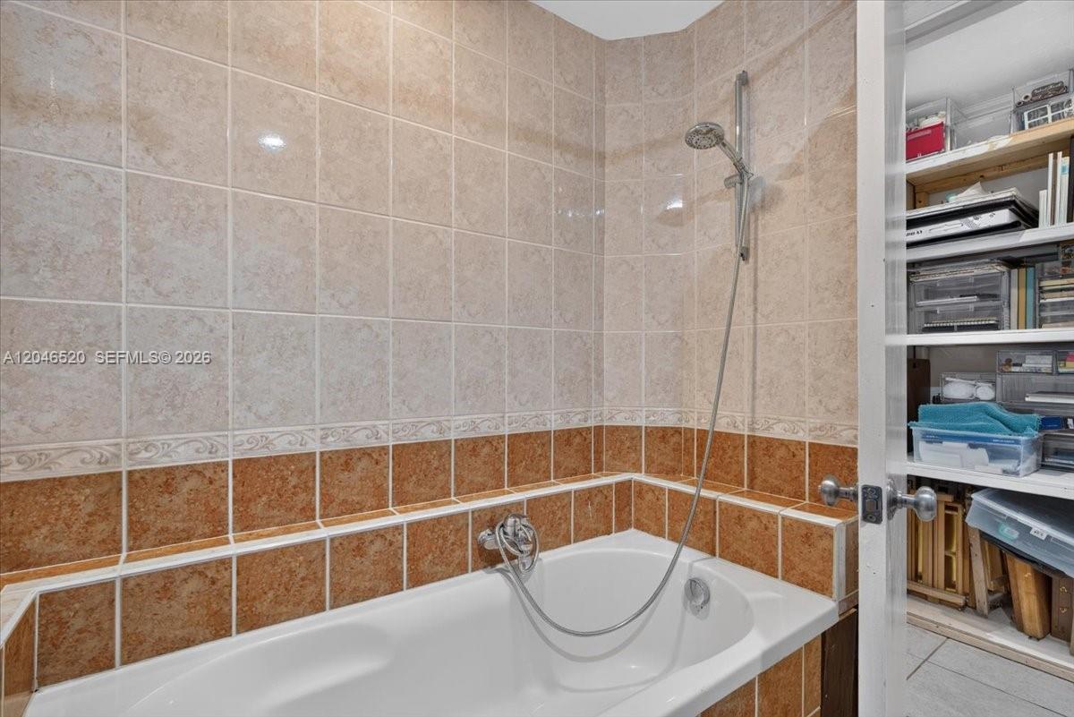 9841 Southwest 157th Terrace Miami, FL 33157 - Photo 21 of 54