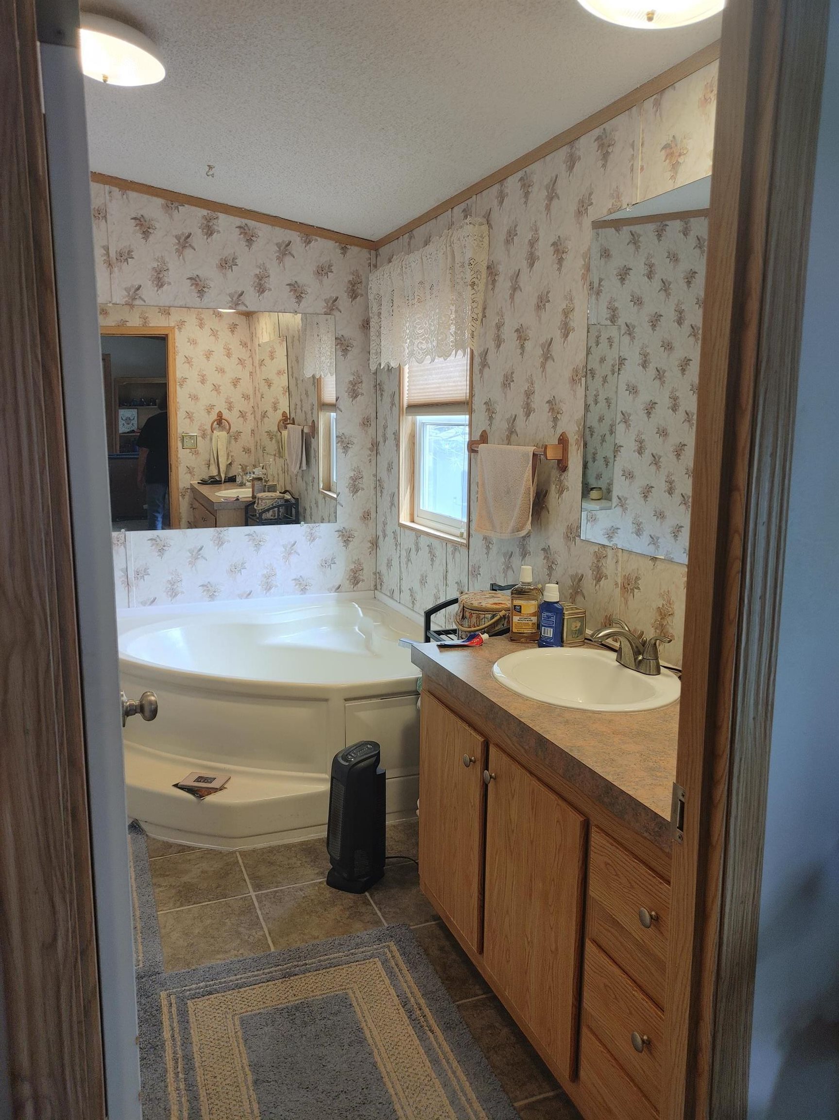 435 32 Road, Unit 252 Clifton, CO 81520 - Photo 16 of 27 a bathroom with a tub sink and mirror