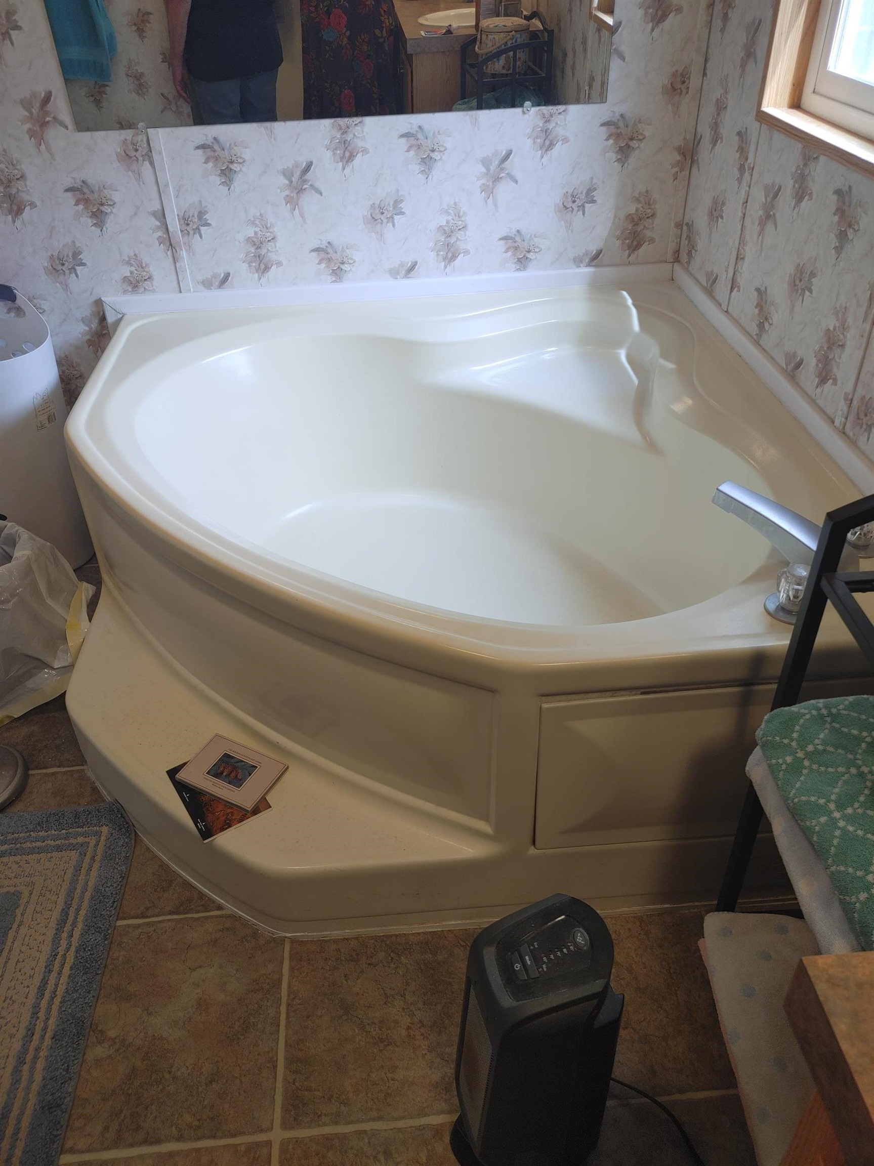 435 32 Road, Unit 252 Clifton, CO 81520 - Photo 17 of 27 a bathroom with a bathtub