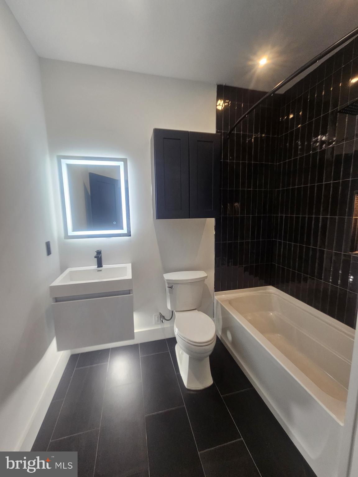 1250 North 18th Street, Unit 1 Philadelphia, PA 19121 - Photo 20 of 26 a bathroom with a toilet a sink and bathtub