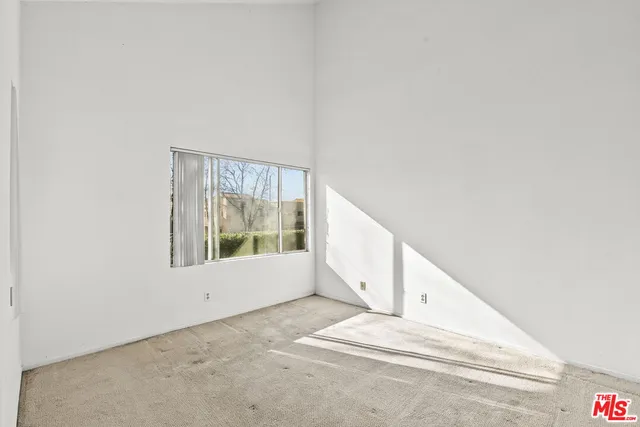 $389,000 | 21302 Nandina Lane, Unit 202, Newhall, CA 91321