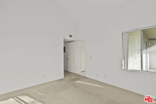 $389,000 | 21302 Nandina Lane, Unit 202, Newhall, CA 91321