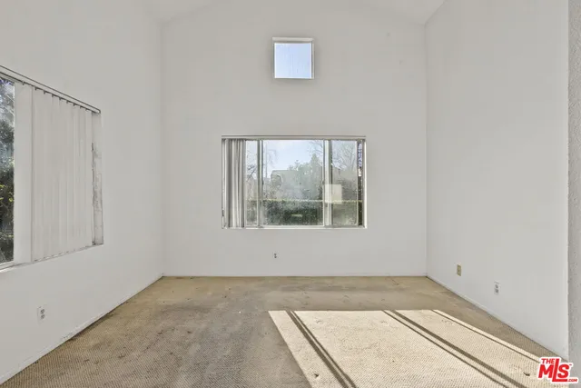 $389,000 | 21302 Nandina Lane, Unit 202, Newhall, CA 91321