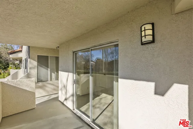 $389,000 | 21302 Nandina Lane, Unit 202, Newhall, CA 91321