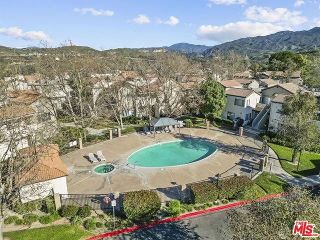 $389,000 | 21302 Nandina Lane, Unit 202, Newhall, CA 91321