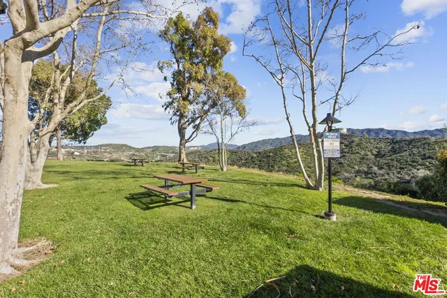 $389,000 | 21302 Nandina Lane, Unit 202, Newhall, CA 91321