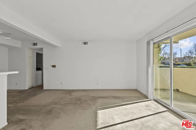 $389,000 | 21302 Nandina Lane, Unit 202, Newhall, CA 91321