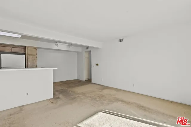 $389,000 | 21302 Nandina Lane, Unit 202, Newhall, CA 91321