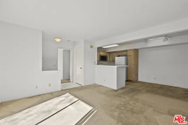 $389,000 | 21302 Nandina Lane, Unit 202, Newhall, CA 91321