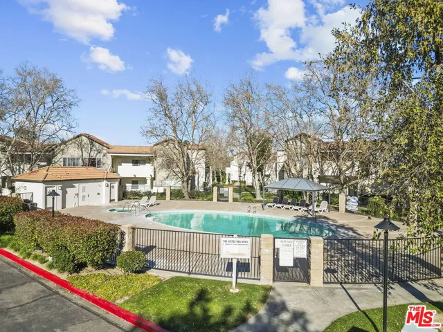 $389,000 | 21302 Nandina Lane, Unit 202, Newhall, CA 91321