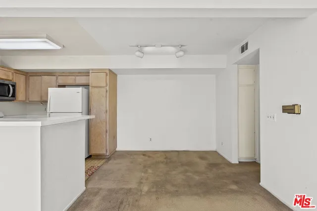 $389,000 | 21302 Nandina Lane, Unit 202, Newhall, CA 91321