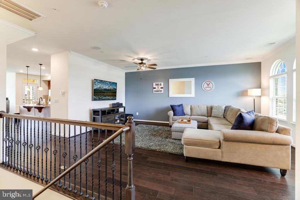 7799 Culloden Crest Lane Gainesville, VA 20155 - Photo 12 of 41 Living Room