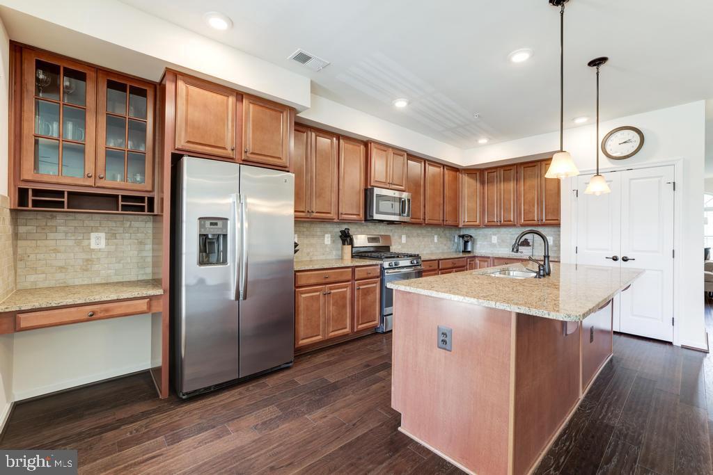 7799 Culloden Crest Lane Gainesville, VA 20155 - Photo 17 of 41 granite counters