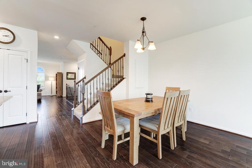7799 Culloden Crest Lane Gainesville, VA 20155 - Photo 18 of 41 Tablespace in Kitchen