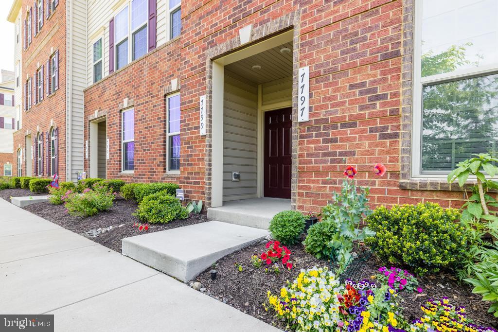 7799 Culloden Crest Lane Gainesville, VA 20155 - Photo 3 of 41 entrance
