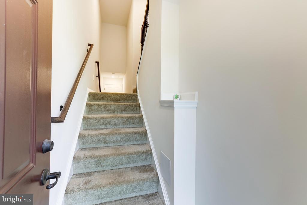 7799 Culloden Crest Lane Gainesville, VA 20155 - Photo 4 of 41 staircase