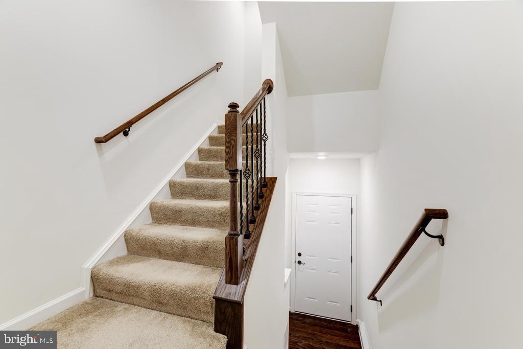7799 Culloden Crest Lane Gainesville, VA 20155 - Photo 5 of 41 staircase