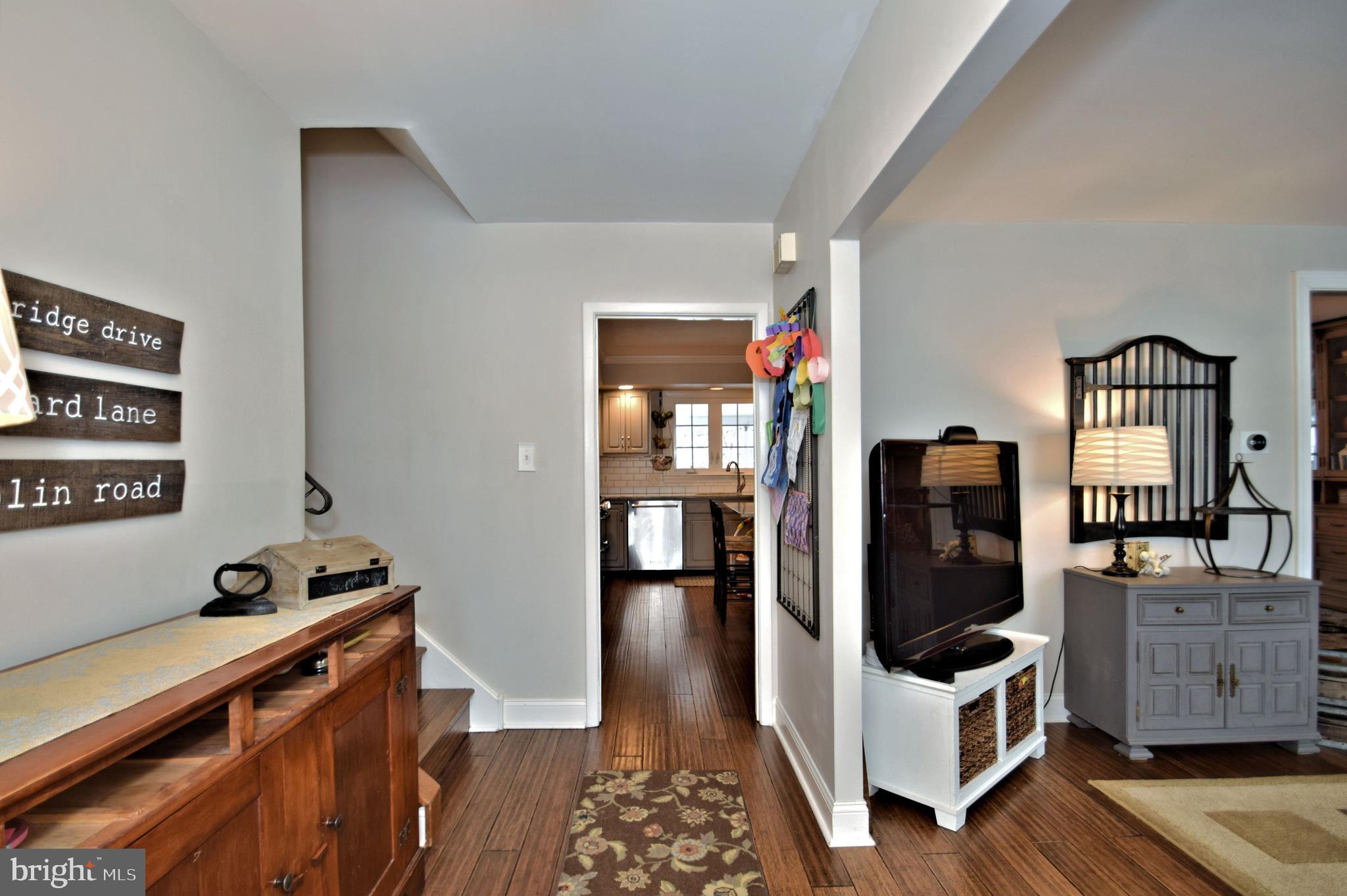 1641 Dublin Road Dresher, PA 19025 - Photo 2 of 24 Wide, welcoming foyer