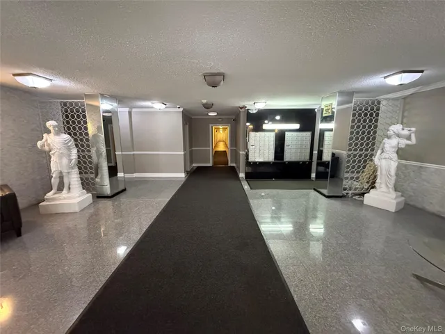 $2,925 | 190 1st Street, Unit 5E, Mineola, NY 11501