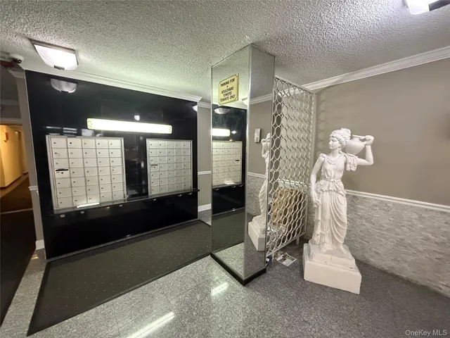 $2,925 | 190 1st Street, Unit 5E, Mineola, NY 11501