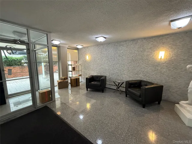 $2,925 | 190 1st Street, Unit 5E, Mineola, NY 11501