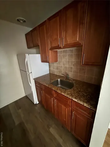 $2,925 | 190 1st Street, Unit 5E, Mineola, NY 11501