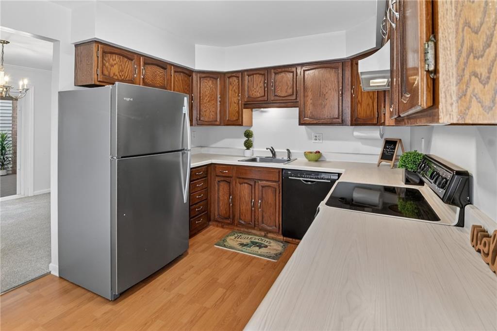 142 Roscommon Place Canonsburg, PA 15317 - Photo 11 of 31 a kitchen with a refrigerator a sink and dishwasher